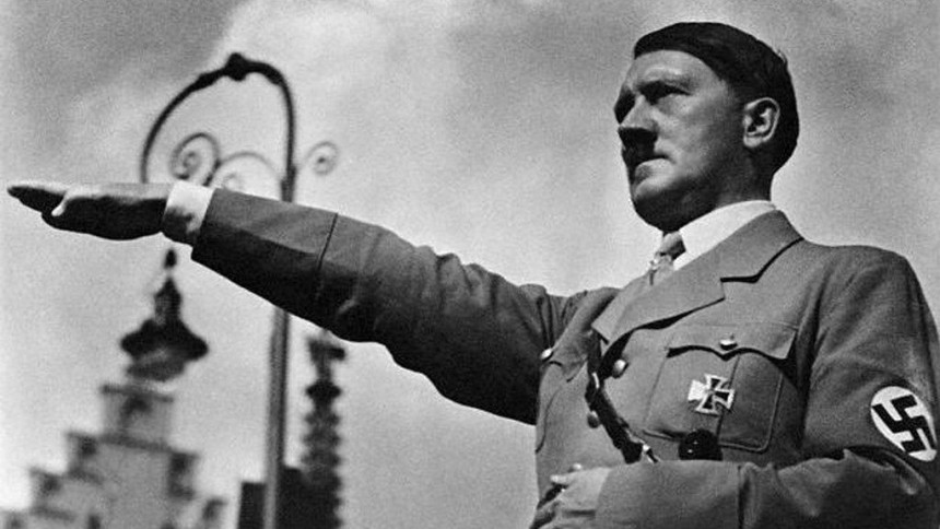 Хитлер сам написао своју прву биографију