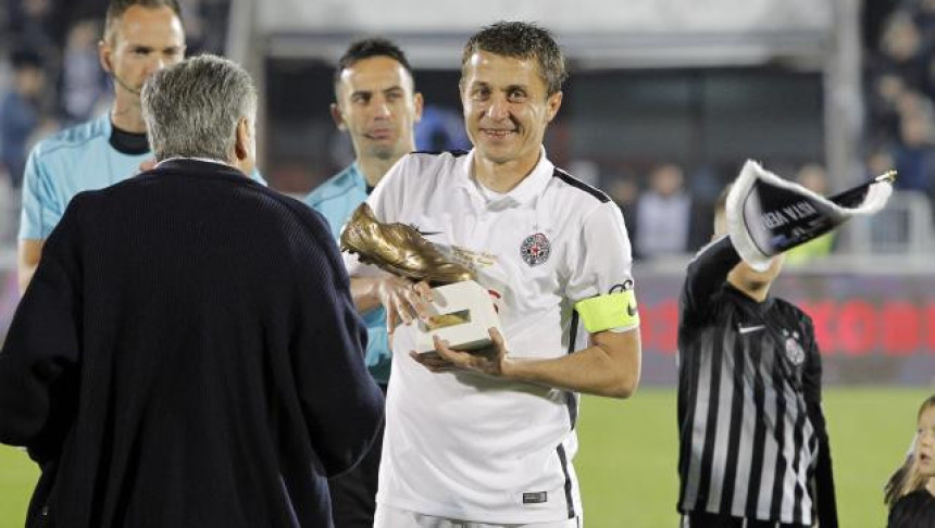 Video - Crno-bijela fešta: PAOK slavio u Humskoj, Saša Ilić stigao Mocu!