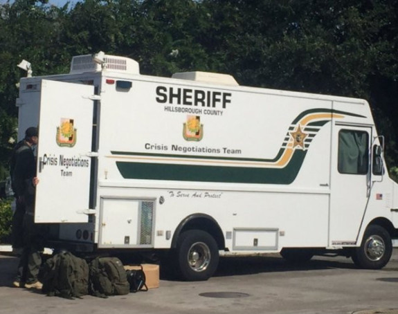 Naoružani držali taoce u "Mekdonaldsu"