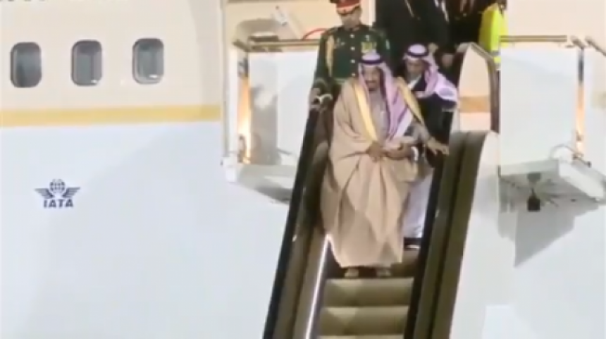Тамо и саудијски краљ иде пјешке