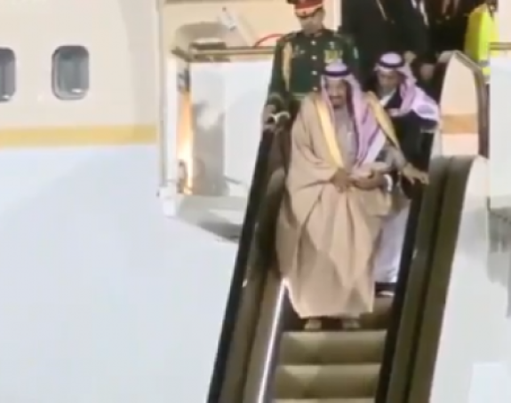 Tamo i saudijski kralj ide pješke