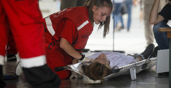 Žena pala sa prozora zgrade