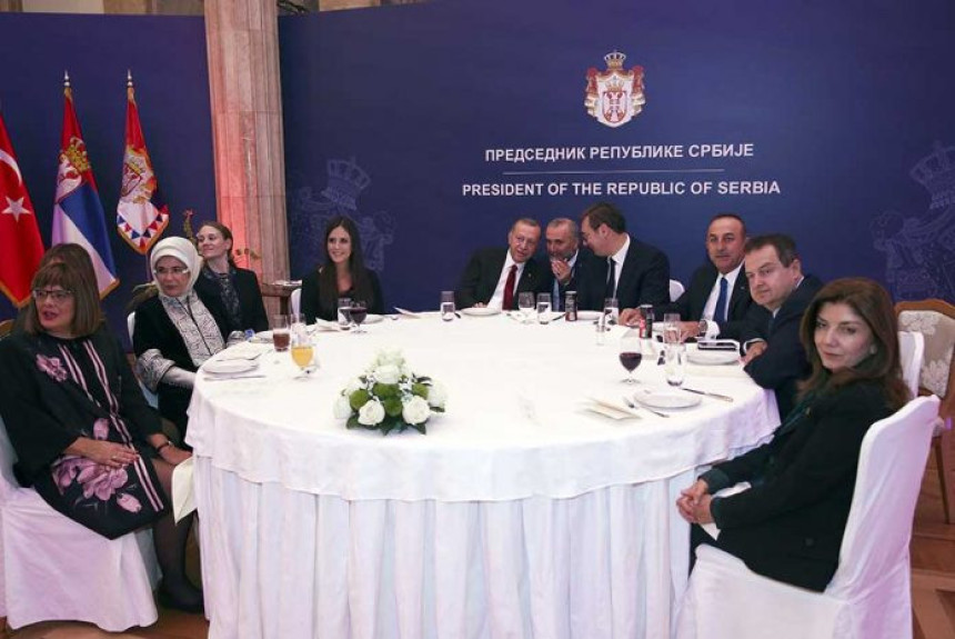 Vučić organizovao svečanu večeru Erdoganu