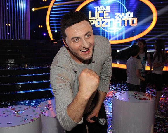 Pevač u TLZP pokazao albanski simbol usred Beograda!