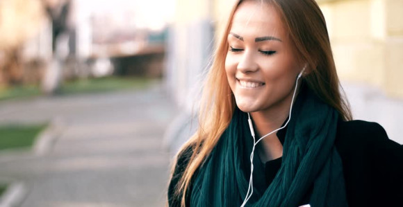Zbog preglasne muzike sve veći broj mladih ima zujanje u uhu