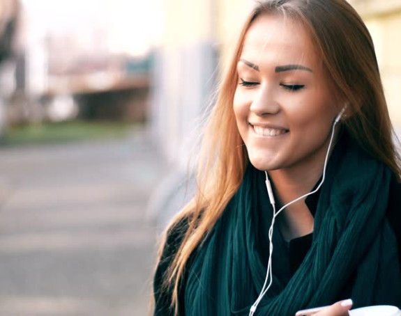 Zbog preglasne muzike sve veći broj mladih ima zujanje u uhu