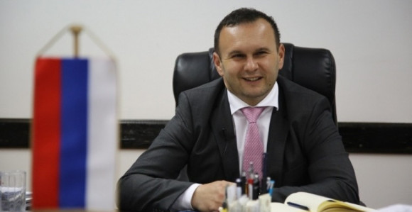 Ćosić tenderom gradi crkvu: Kumu 50 hiljada KM