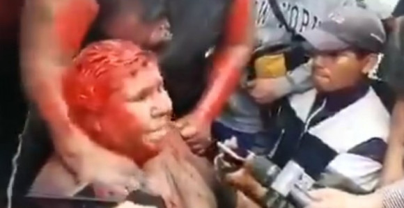 Demonstranti gradonačelnicu ofarbali