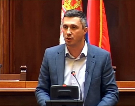 Kako se "čašćavaju" srpski poslanici