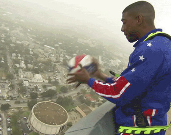 Video - NEVJEROVATNO: Koš Harlemovca sa 180 metara visine!
