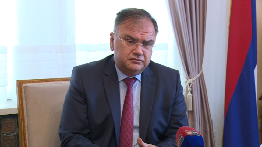 Politička kriza, pa udar stranaca?