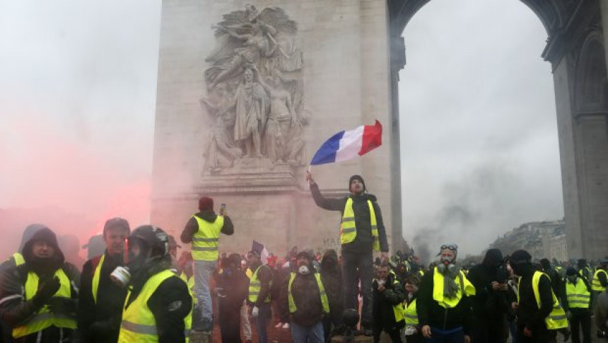 Pariz će danas biti pod opsadom