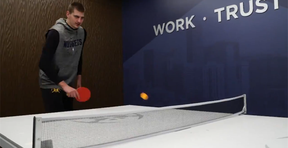 Šta to Jokić radi prije meča?!