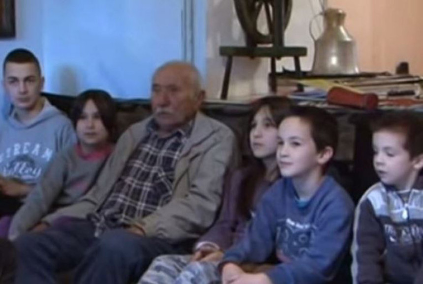 Oženio 30 godina mlađu i sad ima veliku porodicu