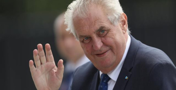 Zeman: Teroristi će nas napasti, dajte narodu oružje