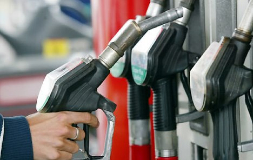 Građani Srbije kupuju gorivo u Srpskoj