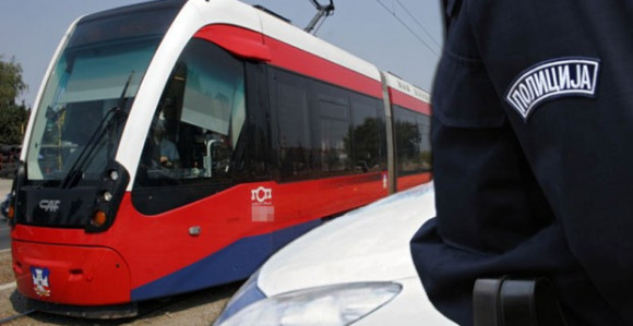 Policajac jurio za lopovom i po tramvaju