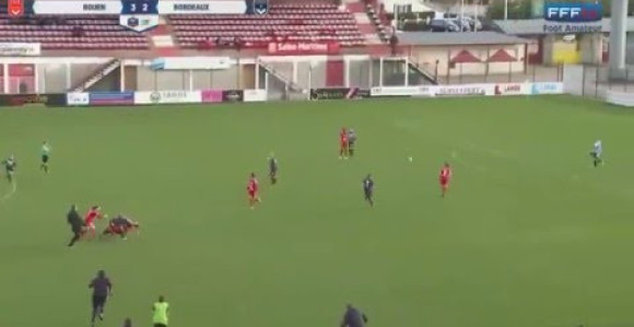 Video: Kratko je, ali ''slatko''! Kad se cure ''lemaju'' na fudbalu!