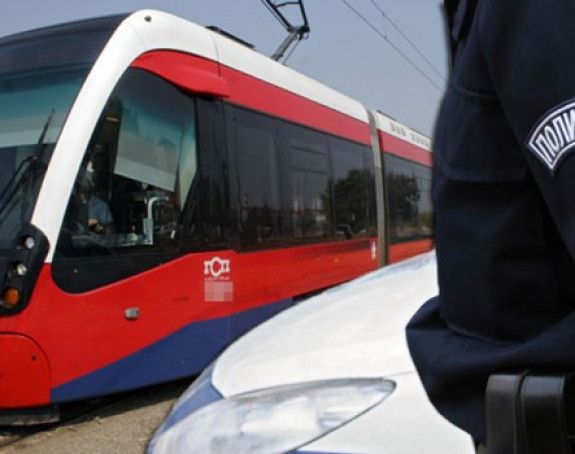Policajac jurio za lopovom i po tramvaju