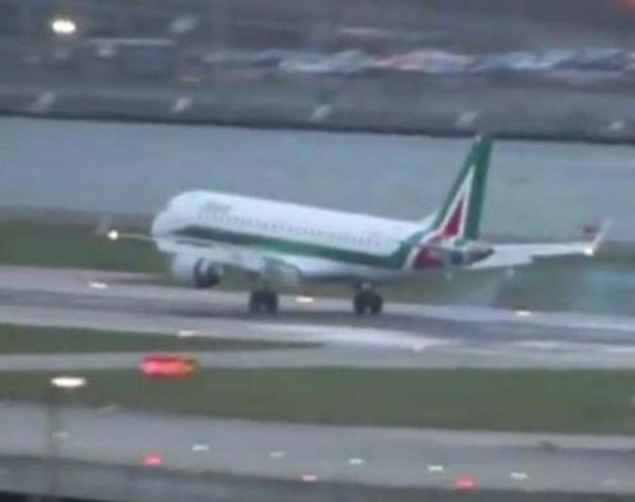 Avion uz slijetanje poigravao na vjetru