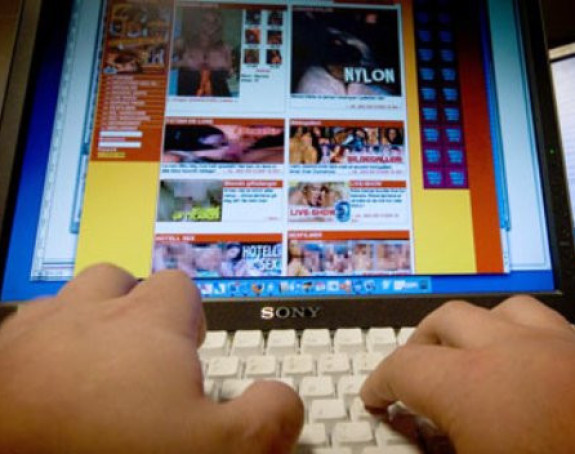 Roditelji brane kćerke od porno-montaža