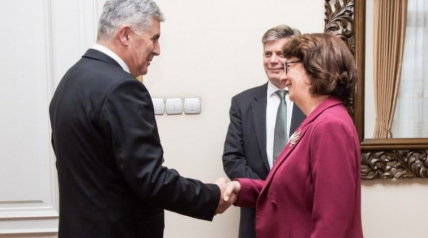 Ambasada SAD-a kritikuje Čovića