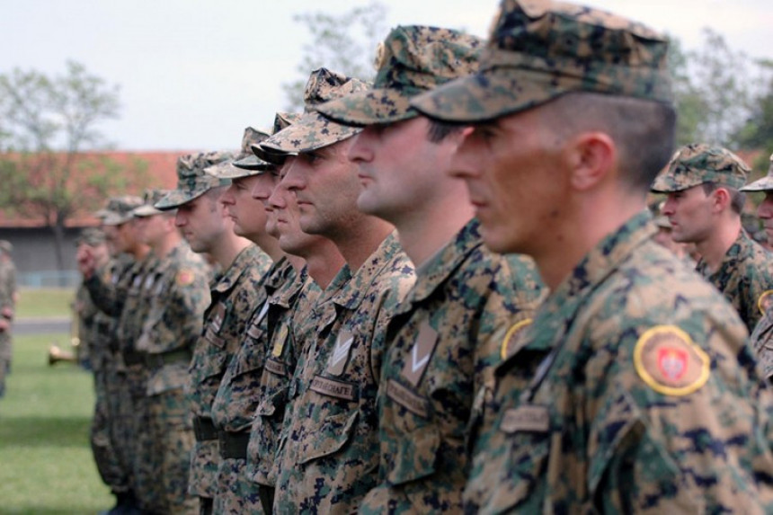 Vojnicima u BiH stižu uniforme