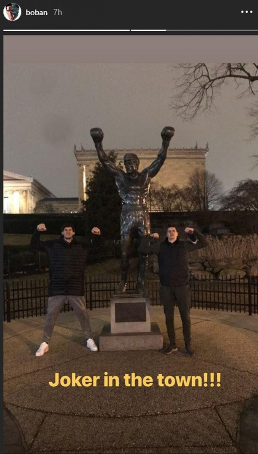Марјановић и Јокић пред статуом Рокија Балбое!