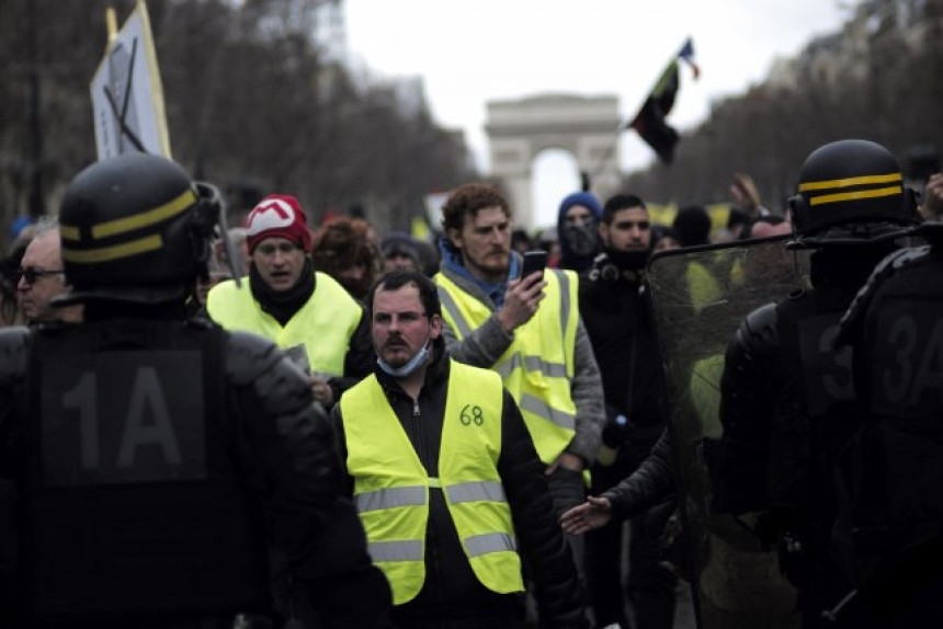 Sukob policije i demonstranata