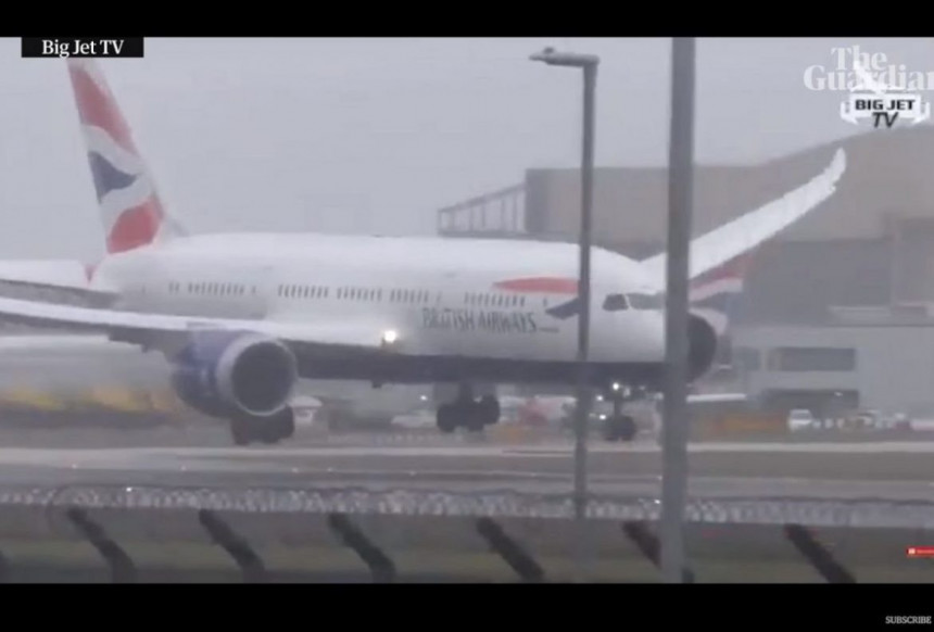 Боинг 777 одбио се од писте 