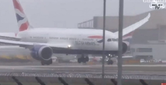 Boing 777 odbio se od piste 