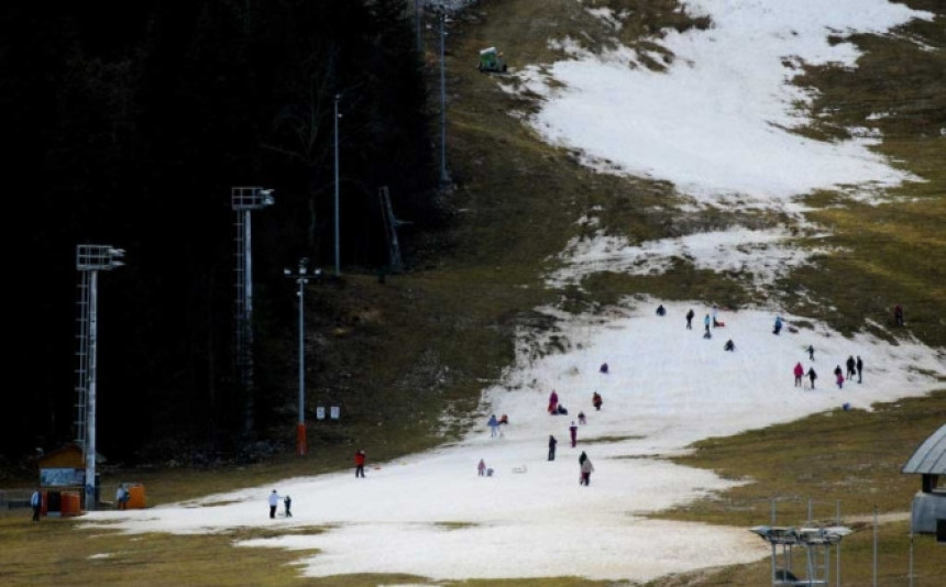 Ski-staze u blatu, turisti pakuju kofere