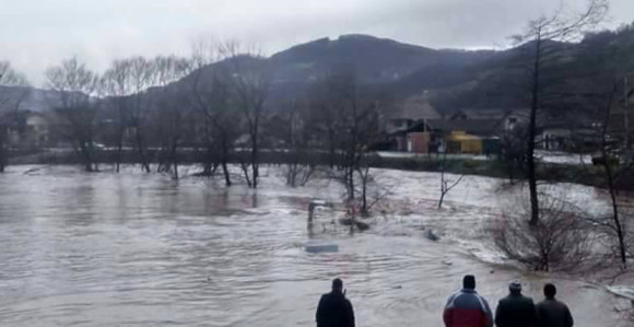 Srbija: Noć protekla mirno, voda se povlači