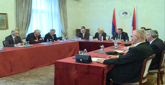 U čiju korist i za koga rade naši političari?