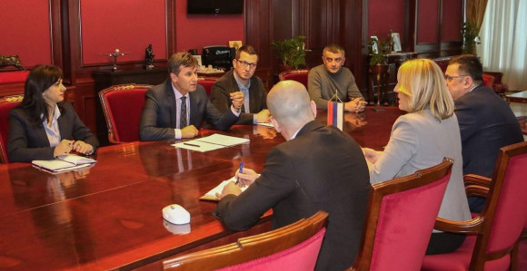 Počela zajednička sjednica vlada