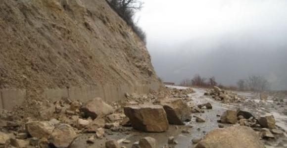 Otežan saobraćaj Lopare i Čelić