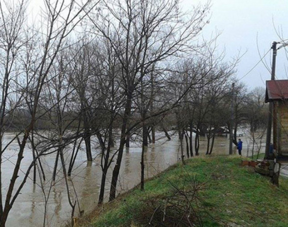 Rast vodostaja, zaplavljene kuće