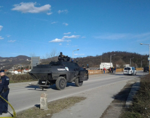 Pucnji, pa bijeg otetim taksijem