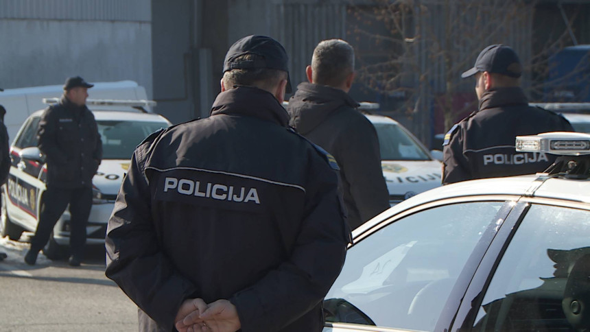 Policija pretresa u Starom Gradu