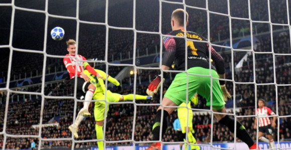 ХОЛ: Док Ајакс слави, ПСВ се одлијепио на +8!