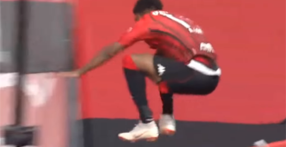 Видео: Бизарна повреда Бразилца у јапанској лиги!