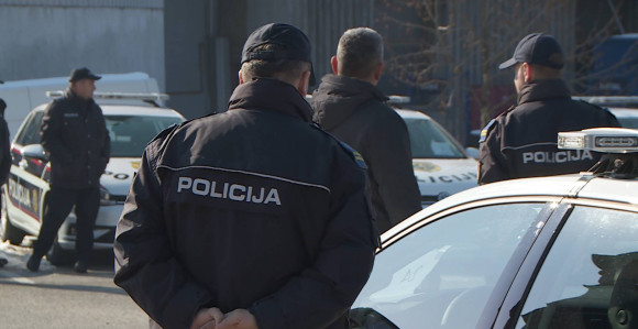 Policija pretresa u Starom Gradu