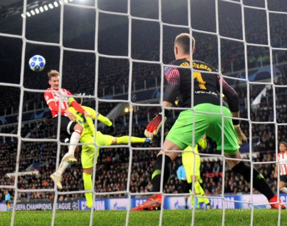 HOL: Dok Ajaks slavi, PSV se odlijepio na +8!