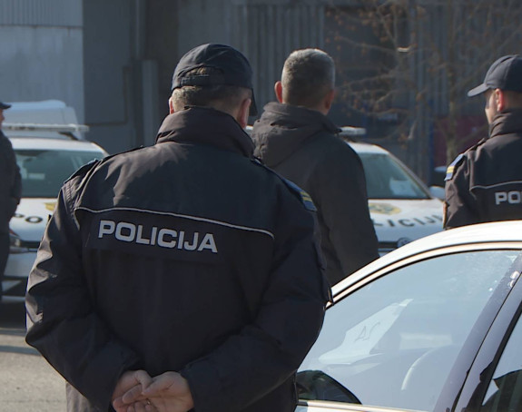 Policija pretresa u Starom Gradu
