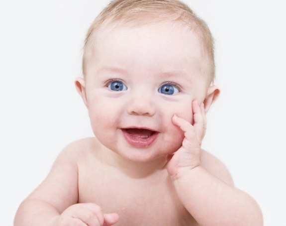 Bebe se smiju od prvog dana