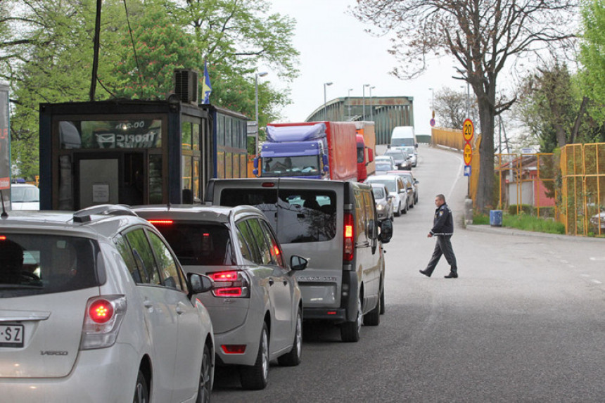 Gužve: Čeka se do sat vremena