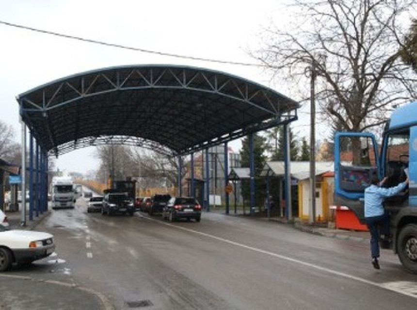 Na prelazima čekanje do 45 min