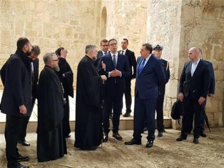 Vučić posjetio Sabornu crkvu