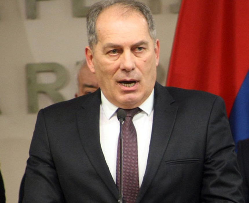 Mektić siječe Gordijev čvor