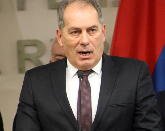Mektić siječe Gordijev čvor